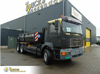 Hook lift truck MAN 33.403