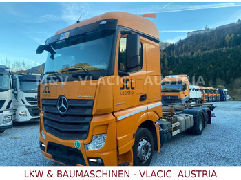 Container transporter/ Swap body truck MERCEDES-BENZ Actros 2545