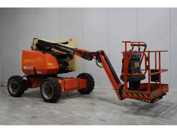 Articulated boom lift JLG
