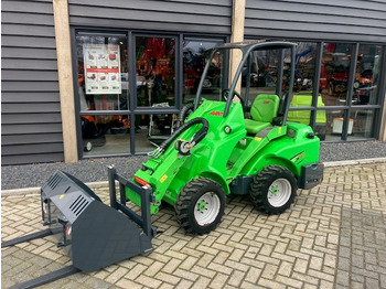 Compact loader AVANT