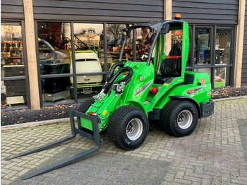 Compact loader AVANT