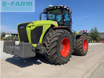 Farm tractor CLAAS Xerion 5000