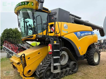 Combine harvester NEW HOLLAND CR8.80
