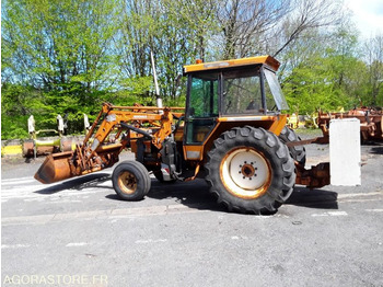 Farm tractor RENAULT