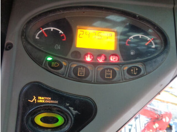 Skid steer loader Bobcat S130: picture 2