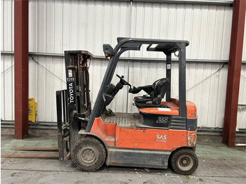 Electric forklift TOYOTA