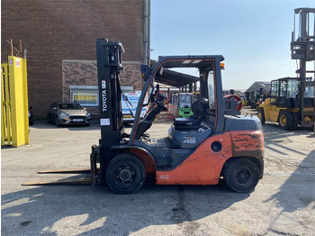 Leasing of Toyota 8FG40N  Toyota 8FG40N: picture 1