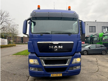 Curtain side truck MAN TGX 26.400 6X2 - EURO 4 + LIFT + STEERING AXLE + TÜV 10-2025: picture 2