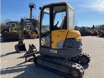 Mini excavator Volvo ECR 38: picture 2