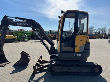 Mini excavator Volvo ECR 38: picture 3