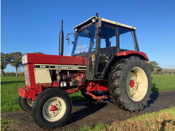 Farm tractor INTERNATIONAL