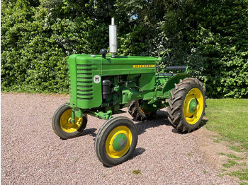 Farm tractor JOHN DEERE
