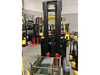 Reach truck HYSTER