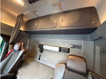 Tractor unit RENAULT T520: picture 5