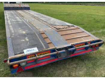 Low loader semi-trailer