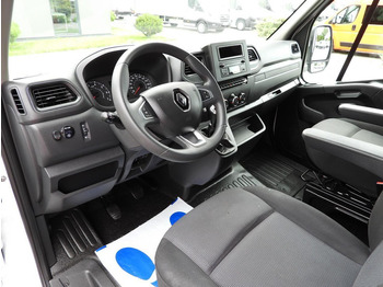 Box truck Renault MASTER: picture 2