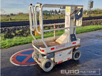 Vertical mast lift JLG