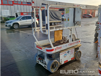 Vertical mast lift JLG