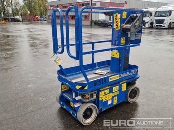 Vertical mast lift JLG