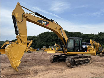 Crawler excavator CATERPILLAR 330D: picture 3