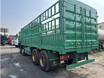 Leasing of SINOTRUK HOWO 420hp 8x4 fence truck SINOTRUK HOWO 420hp 8x4 fence truck: picture 5