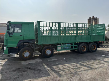 Leasing of SINOTRUK HOWO 420hp 8x4 fence truck SINOTRUK HOWO 420hp 8x4 fence truck: picture 2