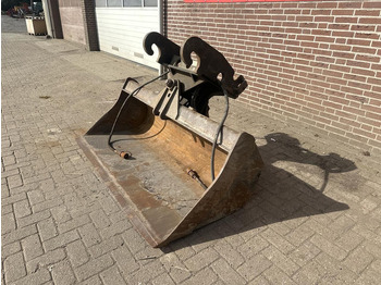 Bucket for Construction machinery KANTELBAK CW 30 - Gebruikt: picture 2 Bucket for Construction machinery KANTELBAK CW 30 - Gebruikt: picture 2