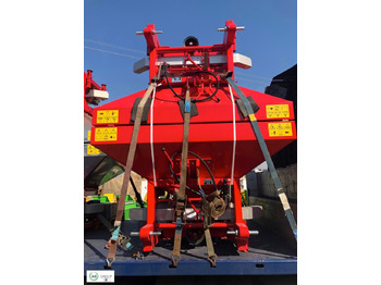 Fertilizer spreader