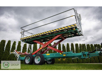 Trailer mounted boom lift