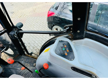 Farm tractor New Holland TD5050: picture 5