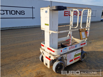 Vertical mast lift JLG