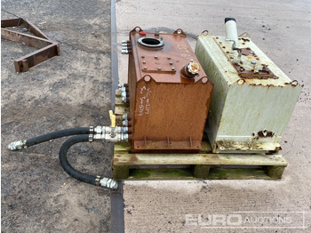 Construction equipment Hydraulic & Fuel Tank (2 of): picture 2