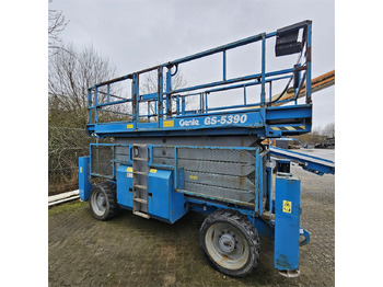 Scissor lift GENIE