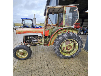 Farm tractor IH 276: picture 3 Farm tractor IH 276: picture 3