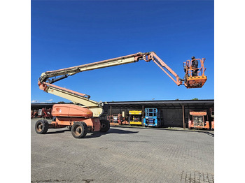 Articulated boom lift JLG