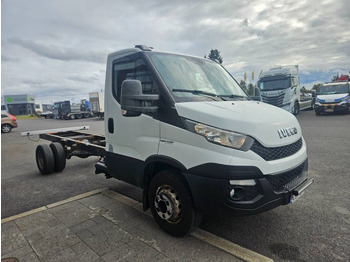 Closed box van Iveco Daily 70C17: picture 2