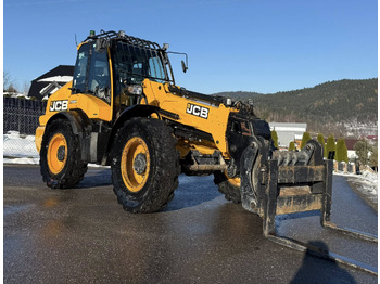 Telescopic wheel loader JCB TM320