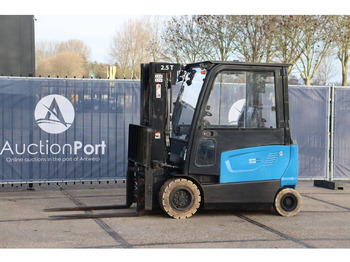 Electric forklift DOOSAN