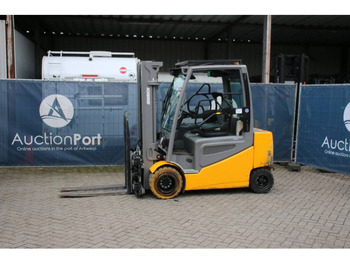 Electric forklift JUNGHEINRICH EFG