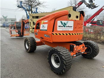 Articulated boom lift JLG
