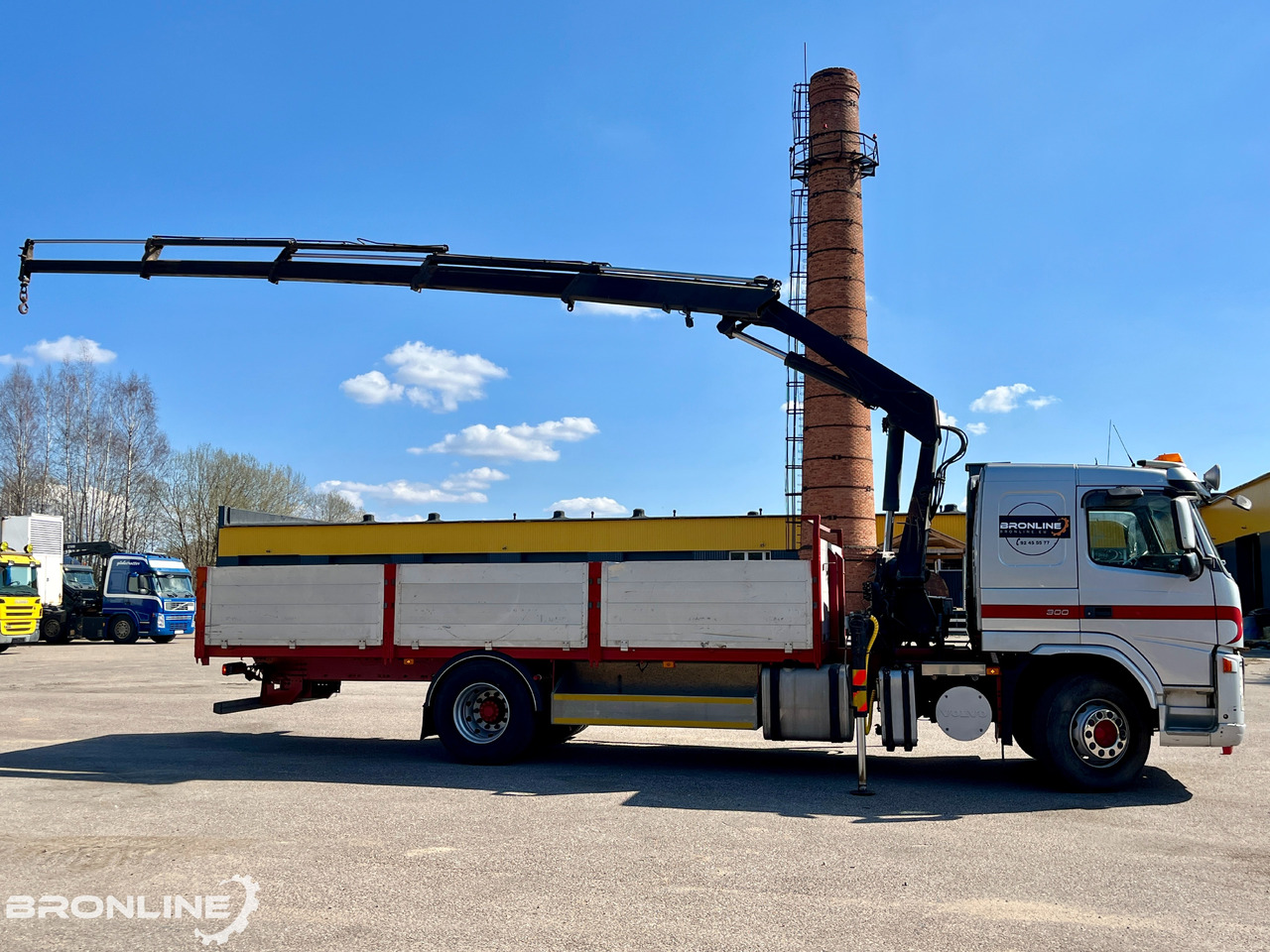2005 Volvo FM 300 Flatbed+Crane HMF 1560-K4 - Dropside/ Flatbed truck: picture 4 2005 Volvo FM 300 Flatbed+Crane HMF 1560-K4 - Dropside/ Flatbed truck: picture 4