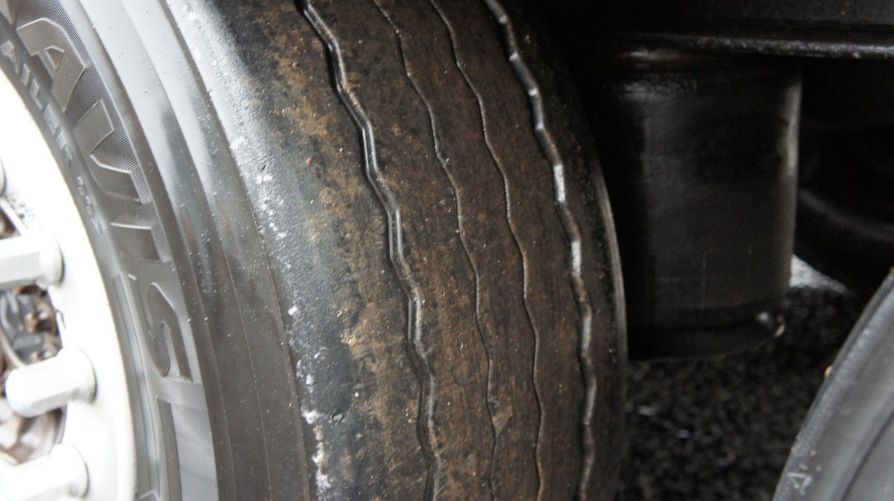 Curtainsider semi-trailer Krone SD Pritsche + Plane Liftachse: picture 10