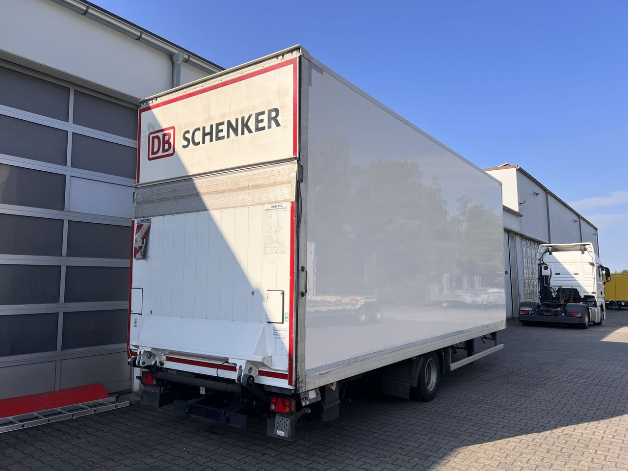 1 Achs Kofferanhänger, Ladebordwand - Closed box trailer: picture 2 1 Achs Kofferanhänger, Ladebordwand - Closed box trailer: picture 2