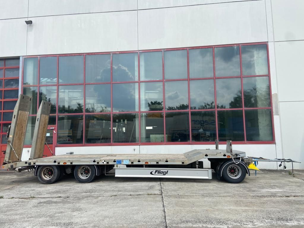 Fliegl 3 Achs Tiefladeranhänger - Low loader trailer: picture 3 Fliegl 3 Achs Tiefladeranhänger - Low loader trailer: picture 3