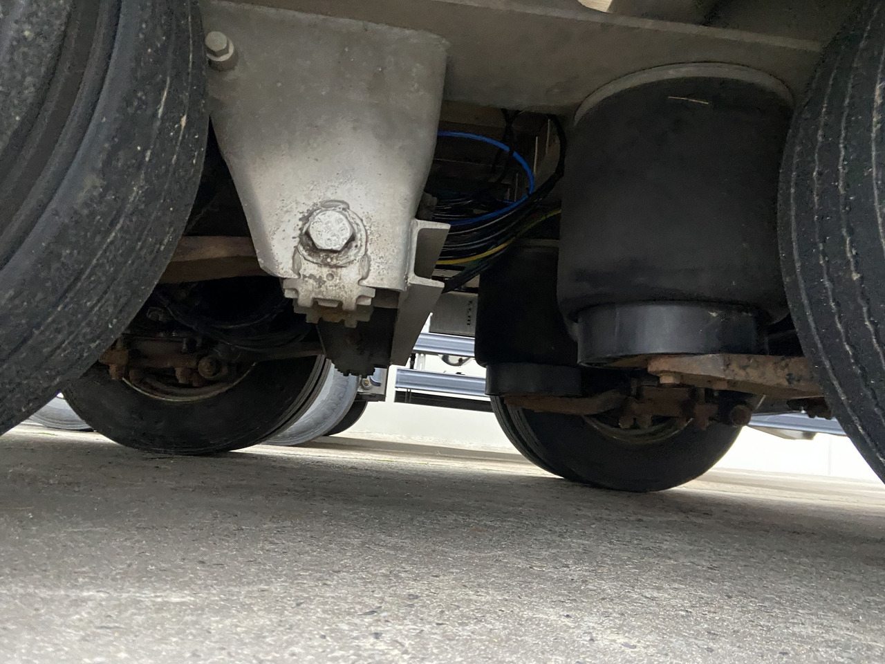 Low loader trailer for transportation of heavy machinery Goldhofer t3 3 Achs Tiefladeranhänger: picture 6 Low loader trailer for transportation of heavy machinery Goldhofer t3 3 Achs Tiefladeranhänger: picture 6