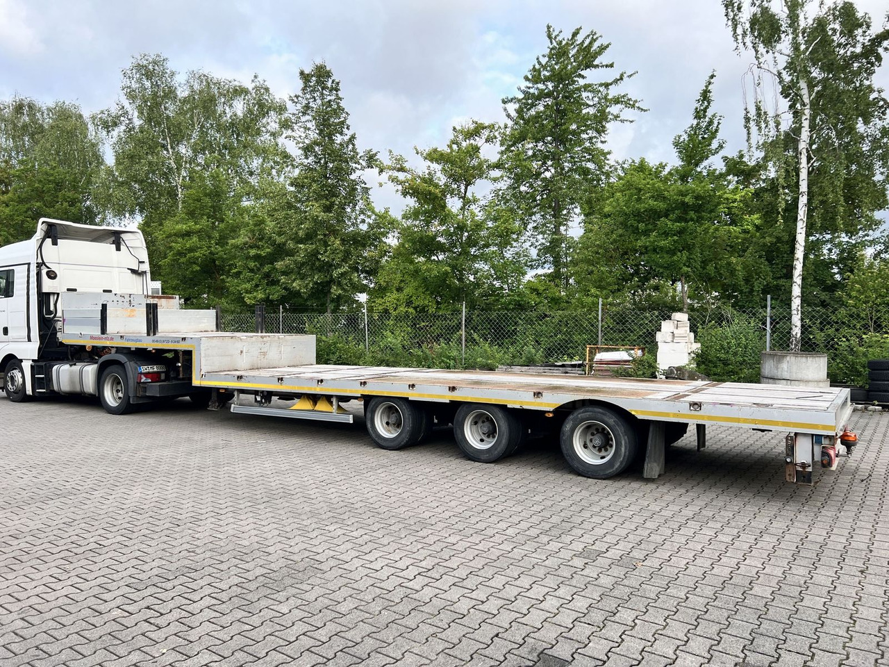 Möslein 3 Achs Satteltieflader - Low loader semi-trailer: picture 3 Möslein 3 Achs Satteltieflader - Low loader semi-trailer: picture 3