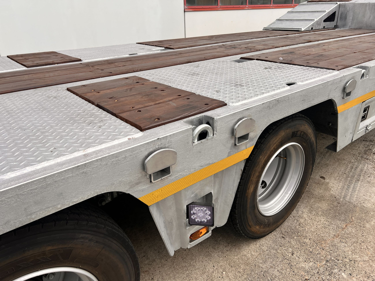 Möslein ST 3 3 Achs Satteltieflader neu - Low loader semi-trailer: picture 2 Möslein ST 3 3 Achs Satteltieflader neu - Low loader semi-trailer: picture 2