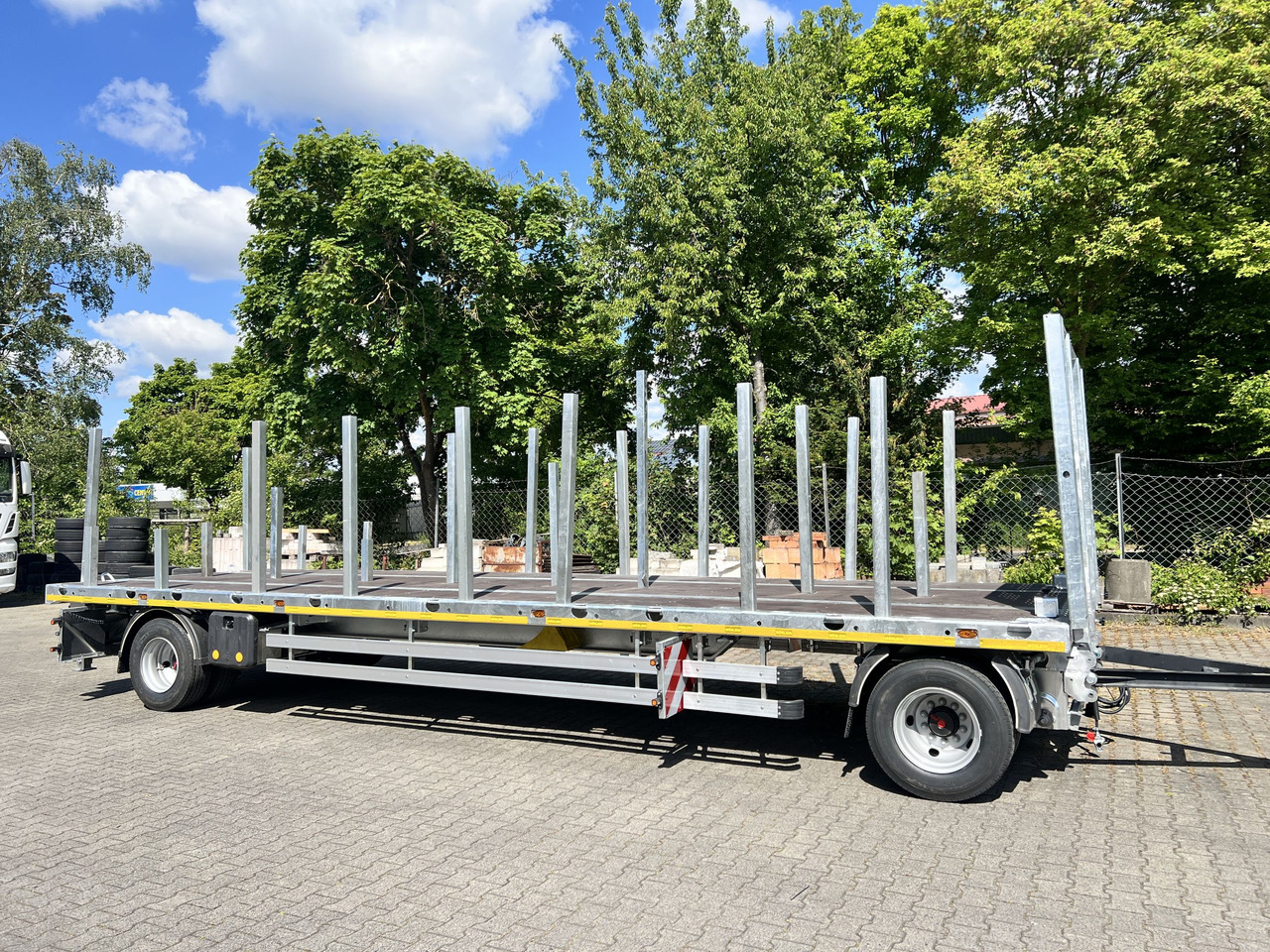 Möslein T 2 Plato 7,60 m 2 Achs Jumbo- Plato- Anhänger Mega - Dropside/ Flatbed trailer: picture 1 Möslein T 2 Plato 7,60 m 2 Achs Jumbo- Plato- Anhänger Mega - Dropside/ Flatbed trailer: picture 1