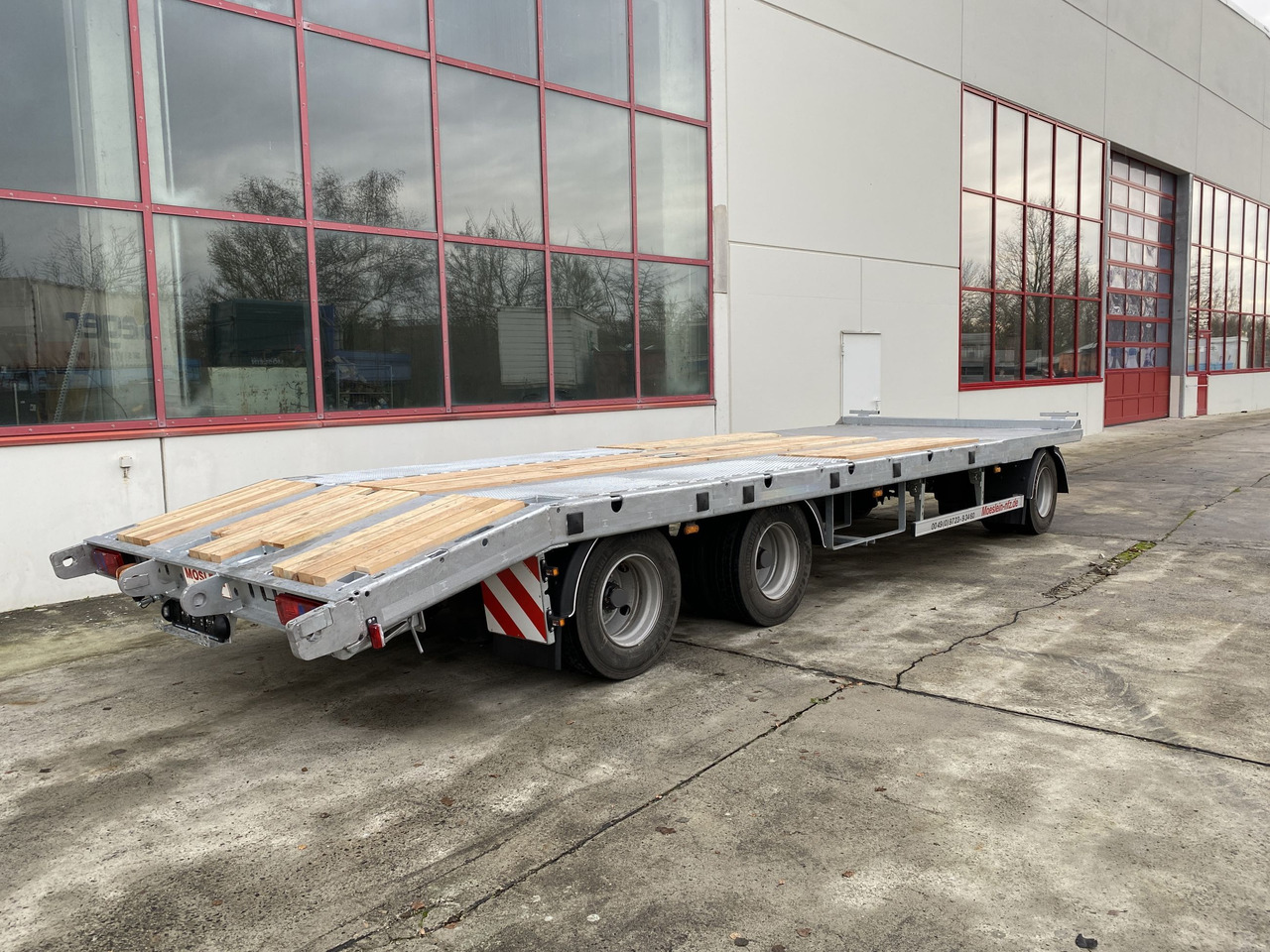 Möslein T 3-8,20 P OR 3 Achs Tieflader gerader Ladefläche 8,10 m,Neufahrzeug - Low loader trailer: picture 2 Möslein T 3-8,20 P OR 3 Achs Tieflader gerader Ladefläche 8,10 m,Neufahrzeug - Low loader trailer: picture 2