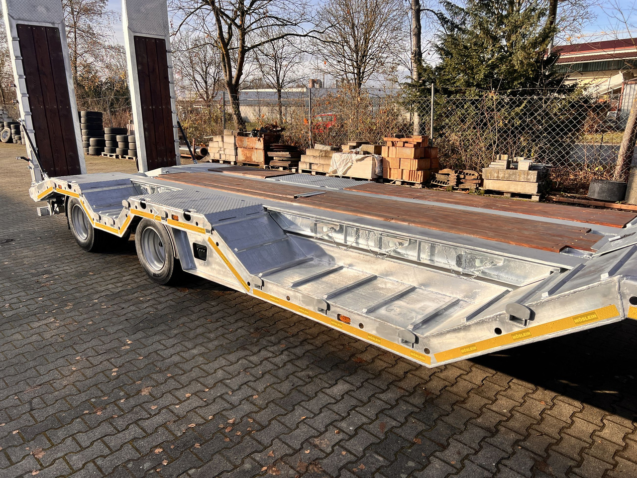 Möslein T 4 VB H1 R neuer 4 Achs Tieflader + Radmulden - Low loader trailer: picture 5 Möslein T 4 VB H1 R neuer 4 Achs Tieflader + Radmulden - Low loader trailer: picture 5